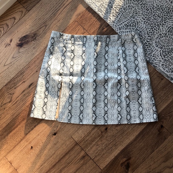 Snakeskin skirt from princess Polly - Picture 2 of 2